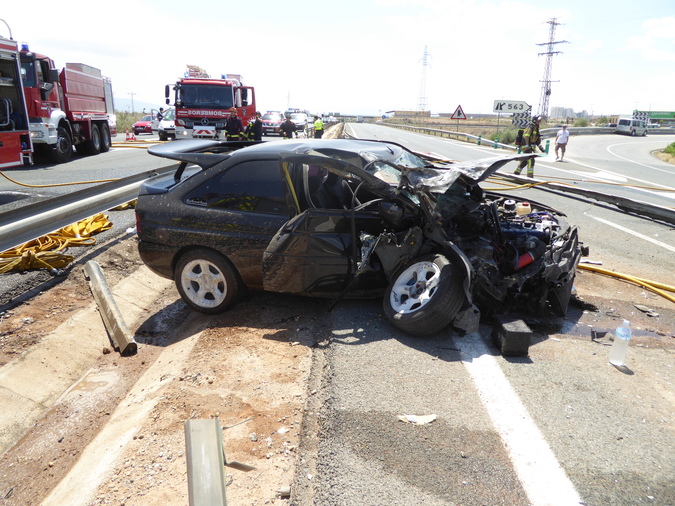 img/galeria/intervenciones2016/18.6.2016 Accidente de Trafico 2 camiones y 2 turismos A7/P1000468JPG.jpg